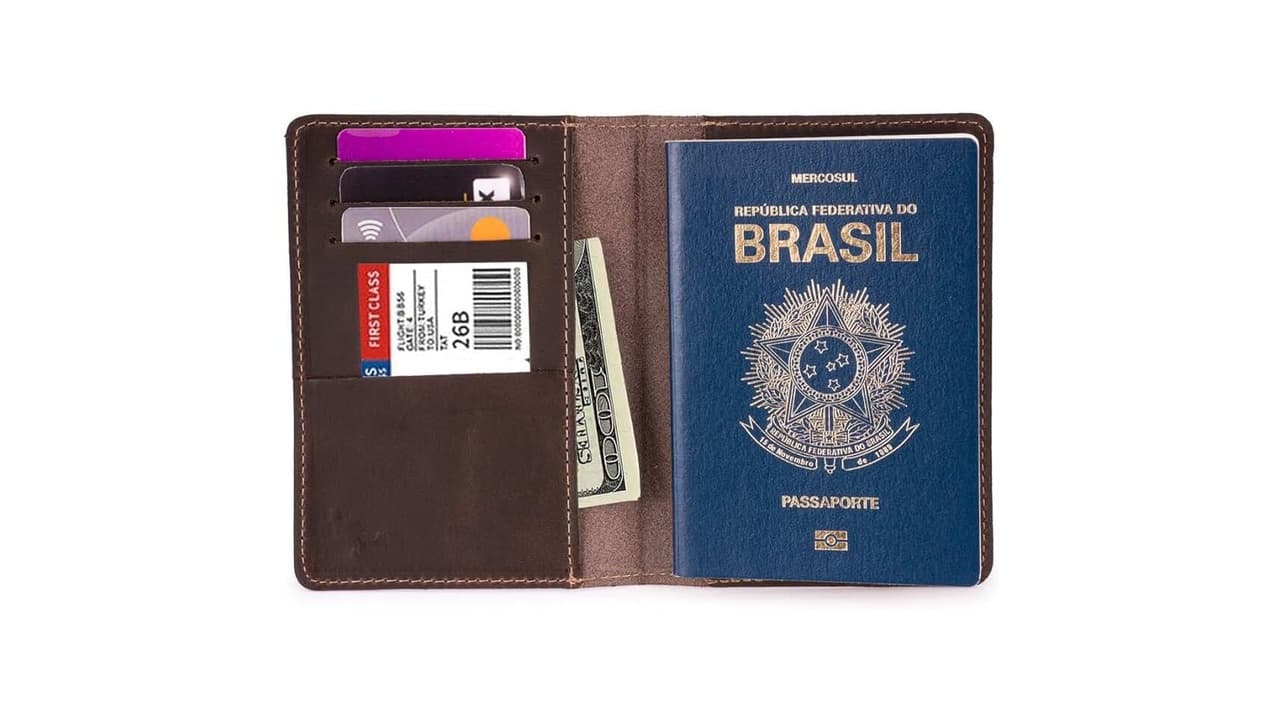 Qual o Melhor Porta Passaporte de Couro? Guia para Escolher com Segurança e Estilo