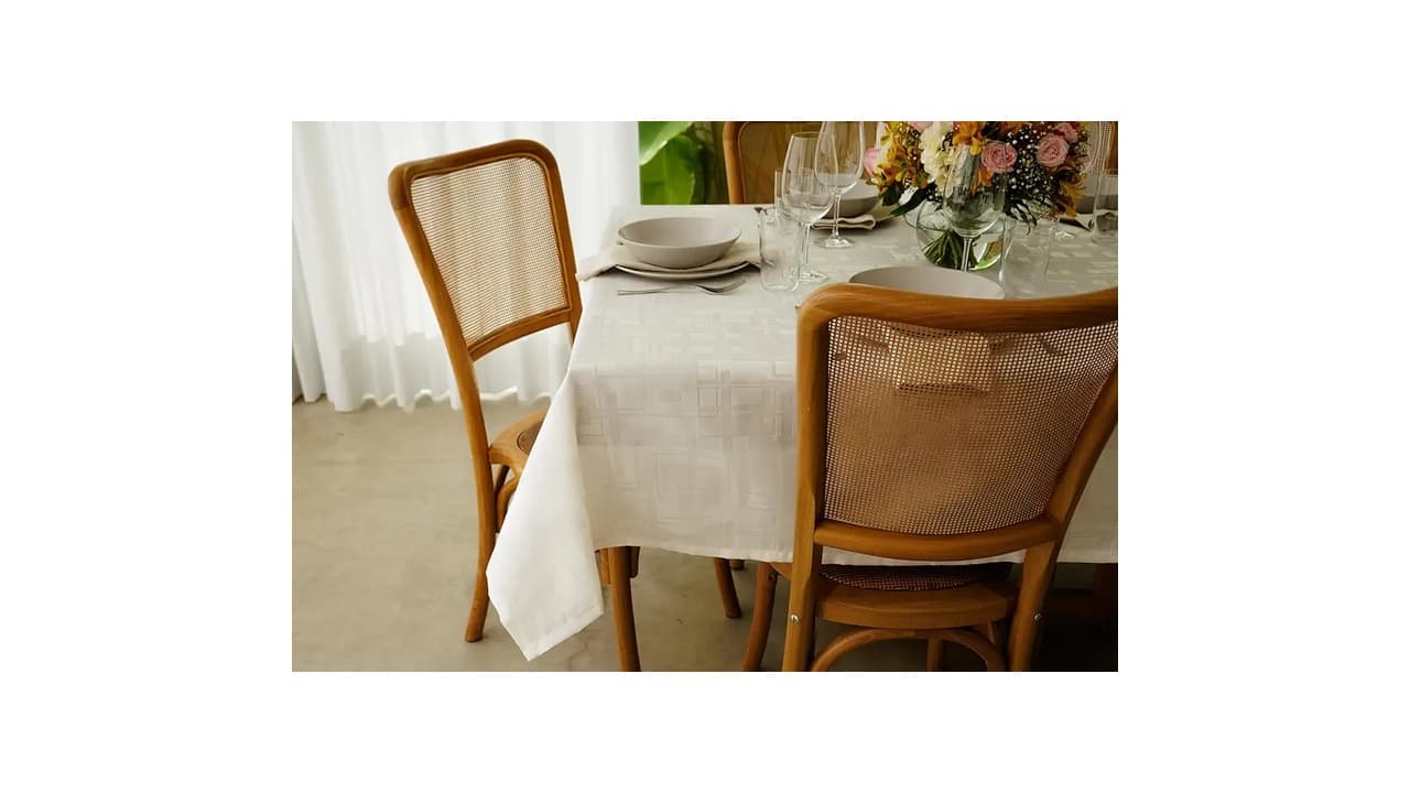 Qual a Melhor Toalha de Mesa Impermeável e Antimanchas? Guia Definitivo para Escolha
